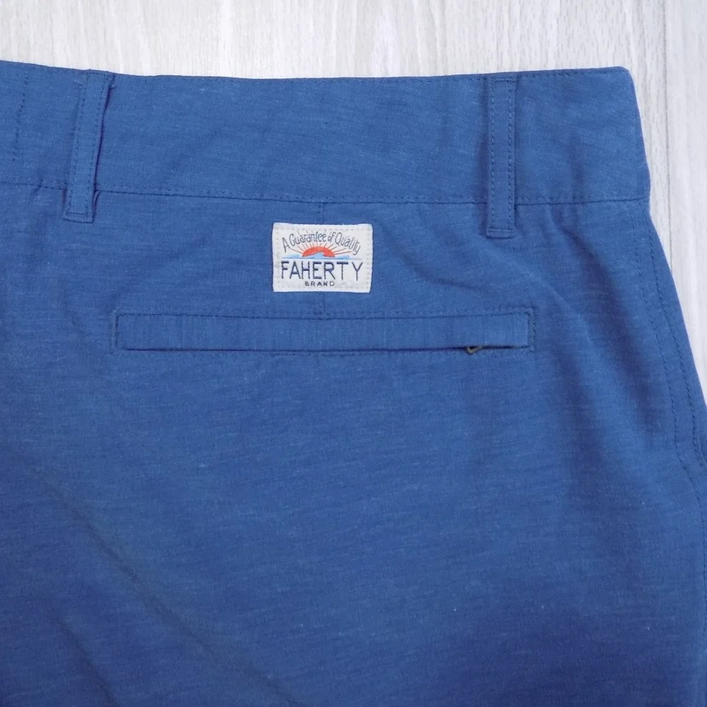 Faherty All Day Shorts Mens 34 Blue Hybrid Stretch Performance Casual EUC